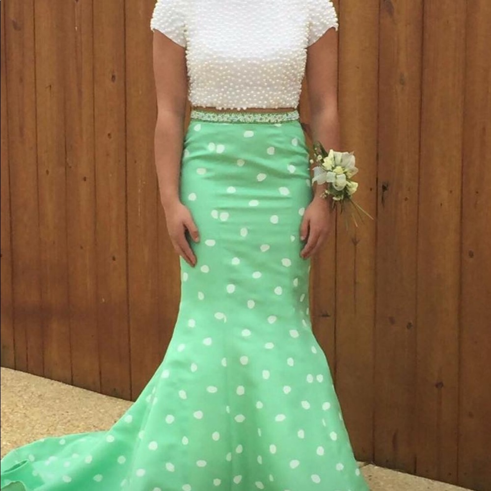 sherri hill size 4. worn one time for a few hours